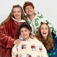 Hooded Comty Throw Blanket Unisex Giant Pocket Flannel Weighted Blankets for Adult Kids Travel Home